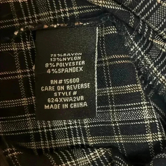 Size 18W Plaid pants / legging style with snap and zip closure. - Picture 10 of 10